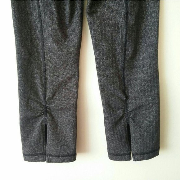 Lululemon Gather & Crow Crop II Heathered Herringbone Grey & Black Size 6 - Picture 9 of 10